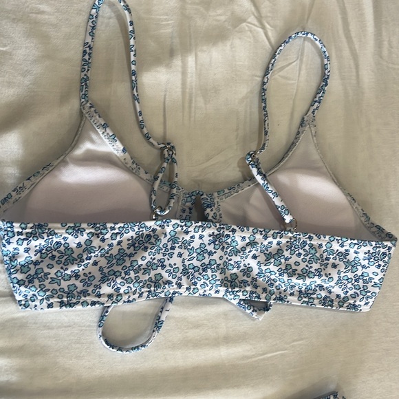 Size small, Blue and white floral print bikini (top & bottom) NEVER WORN - Picture 4 of 7